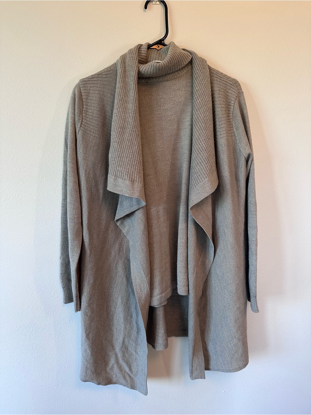 Gray Short-Sleeve Turtleneck Women's Top with Matching cardigan - Picture 6 of 7